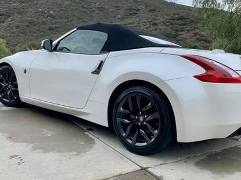 Used 2019 Nissan 370Z Touring image 2