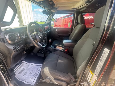 Used 2018 Jeep Wrangler Unlimited Sport S AWD/4WD image 29