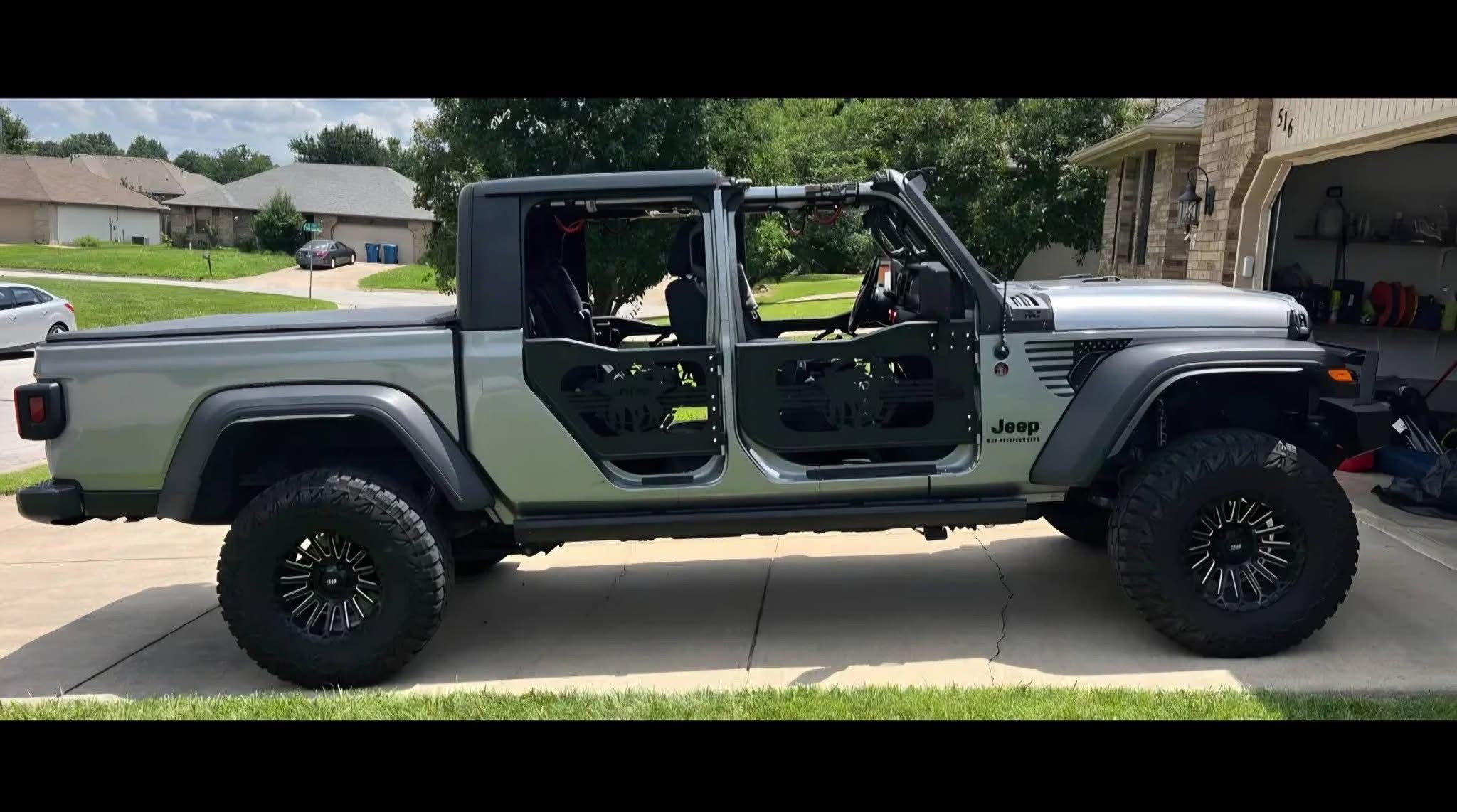 Used 2020 Jeep Gladiator Sport w/ Quick Order Package 24S AWD/4WD image 16