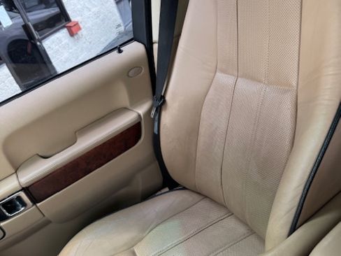 Used 2010 Land Rover Range Rover HSE LUX image 2