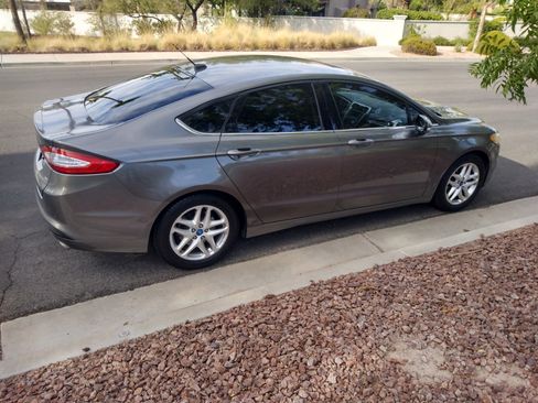 Used 2013 Ford Fusion SE FWD image 5