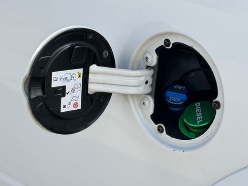 Used 2014 RAM 2500 Laramie w/ Convenience Group image 9