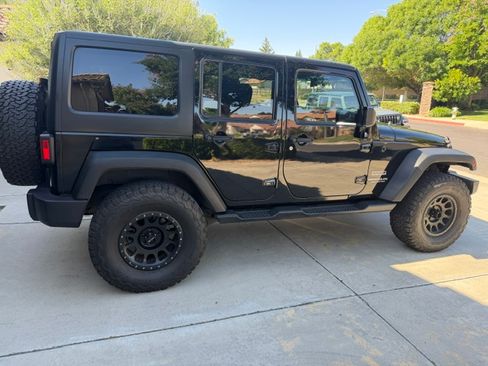 Used 2015 Jeep Wrangler Unlimited Sport w/ Quick Order Package 24S AWD/4WD image 15