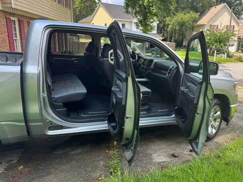 Used 2019 RAM 1500 Big Horn RWD image 11