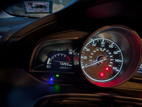 Used 2018 MAZDA MAZDA3 Touring image 17