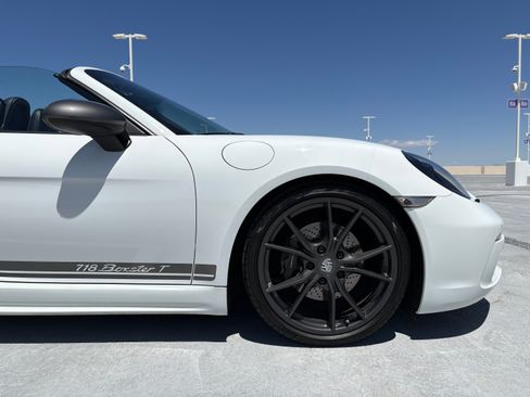 Used 2021 Porsche 718 Boxster RWD image 2