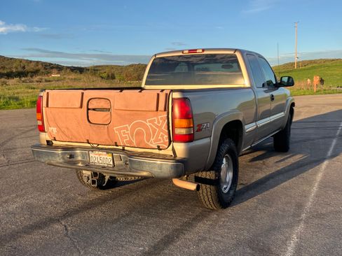 Used 2002 GMC Sierra 1500 SLE w/ Sierra Professional Pkg image 2