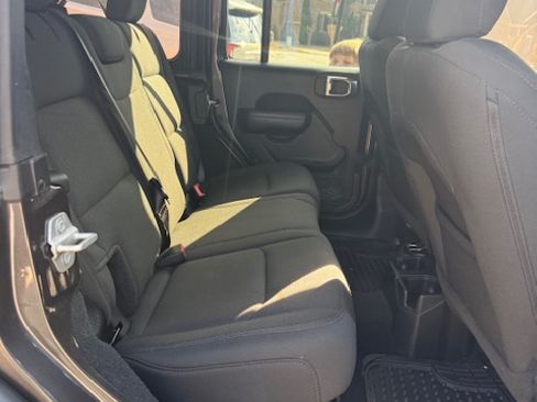 Used 2020 Jeep Wrangler Unlimited Sport S image 11