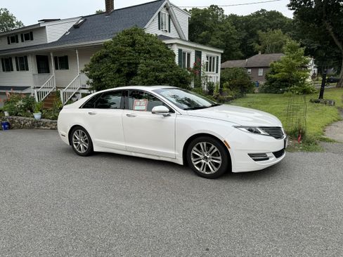 Used 2014 Lincoln MKZ Sedan 4D w/ Equipment Group 102A Reserve image 2