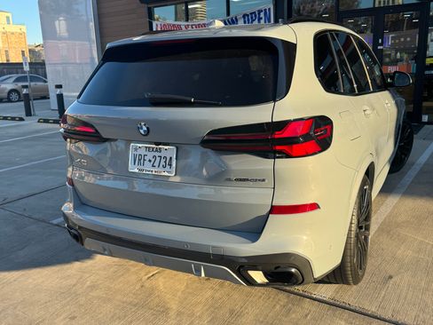 Used 2025 BMW X5 xDrive40i w/ M Sport Package image 2