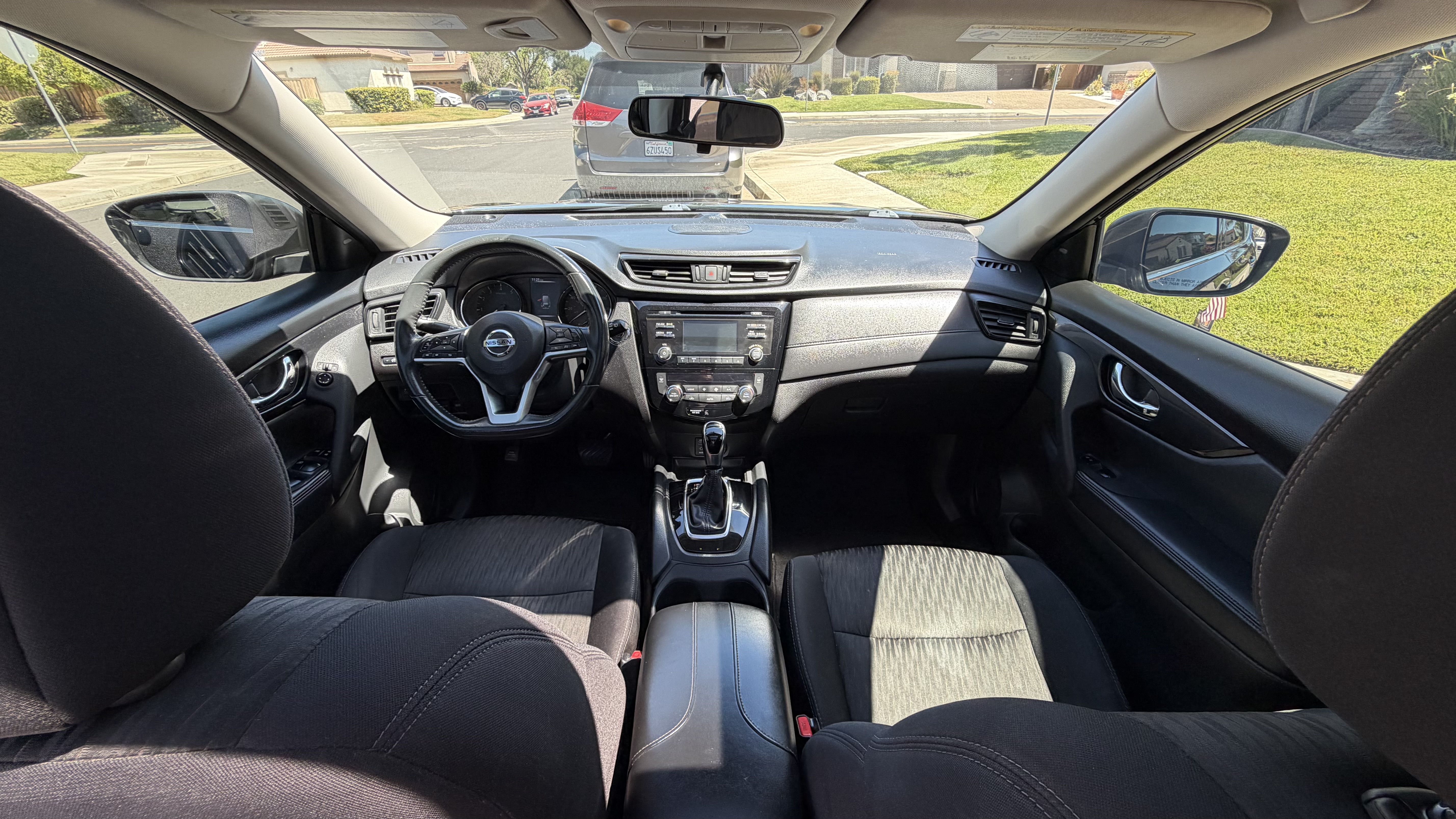 Used 2017 Nissan Rogue SV FWD image 11