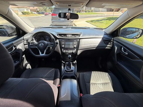 Used 2017 Nissan Rogue SV FWD image 11