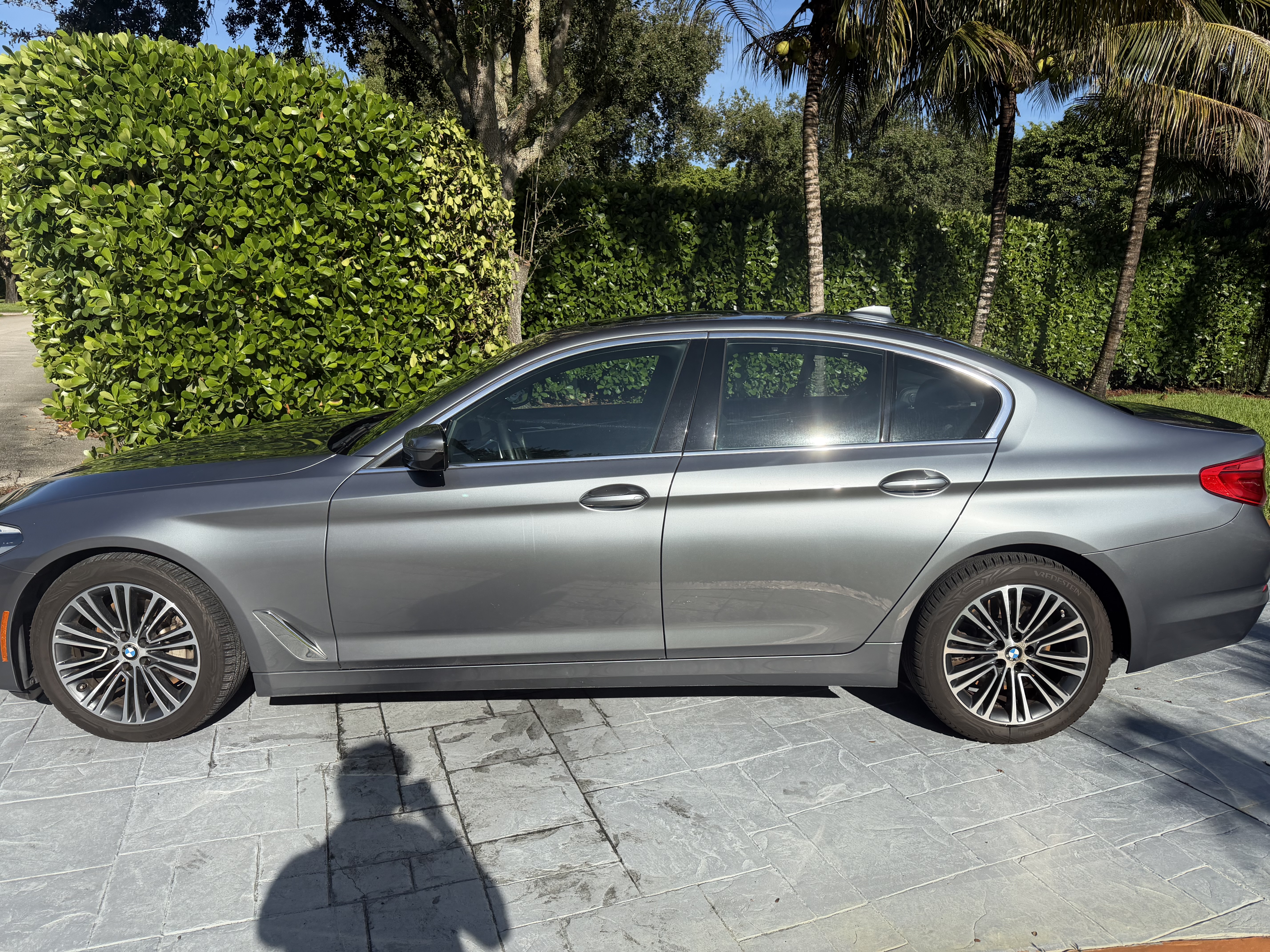 Used 2019 BMW 540i w/ Executive Package RWD image 1