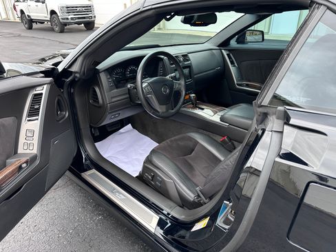 Used 2006 Cadillac XLR V image 11