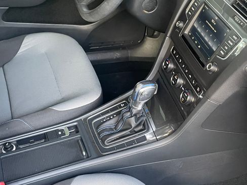 Used 2016 Volkswagen e-Golf SE image 11