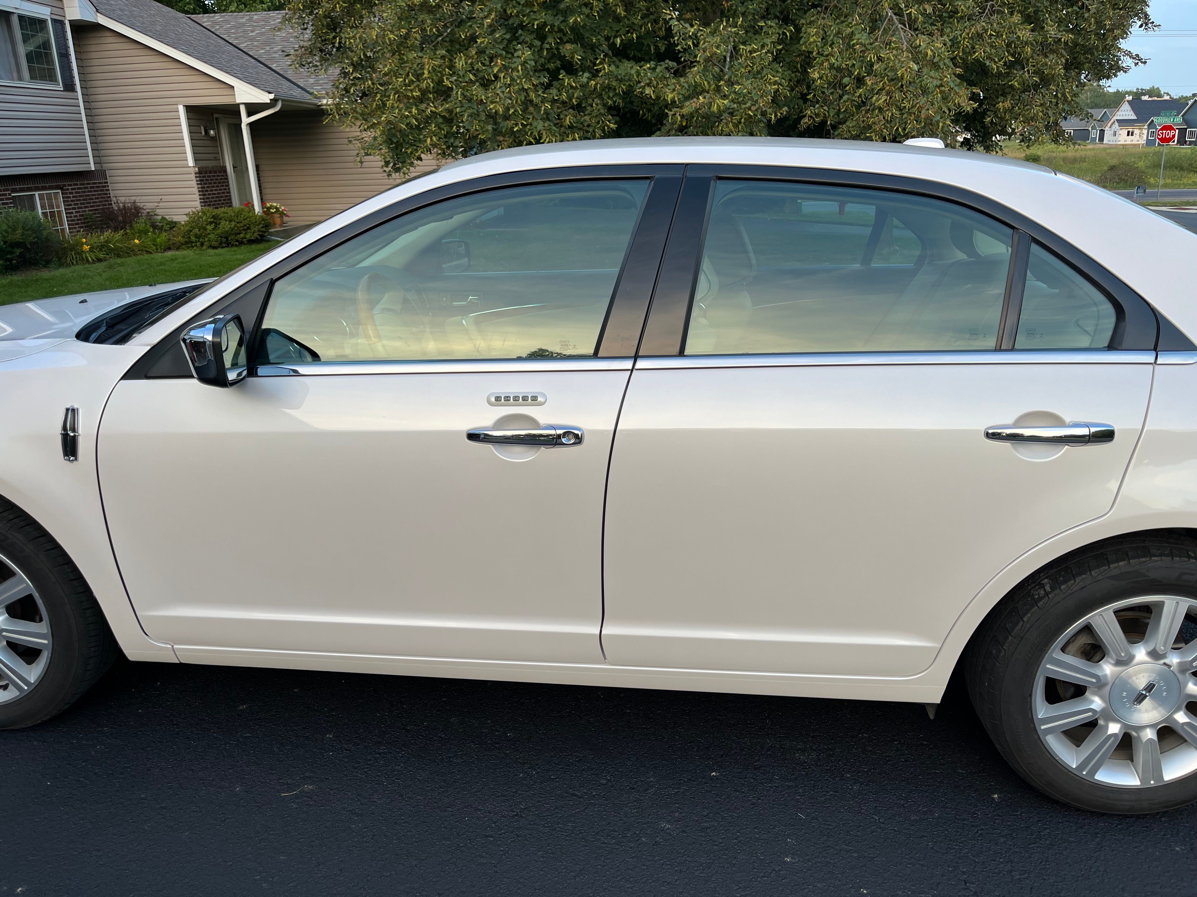 Used 2012 Lincoln MKZ FWD image 8