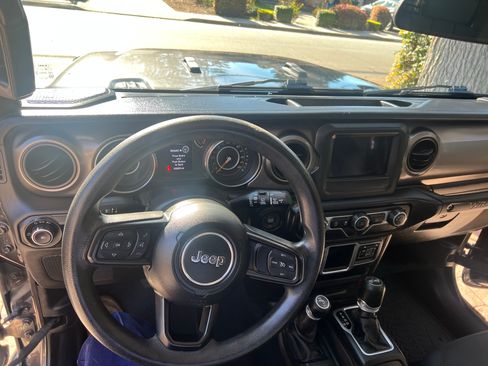 Used 2018 Jeep Wrangler Unlimited Sport image 14