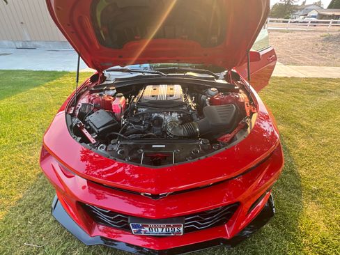 Used 2019 Chevrolet Camaro ZL1 RWD image 16