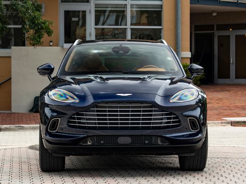 Used 2021 Aston Martin DBX AWD/4WD image 4