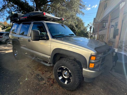 Used 2000 Chevrolet Tahoe Z71 w/ Comfort & Security Pkg image 4