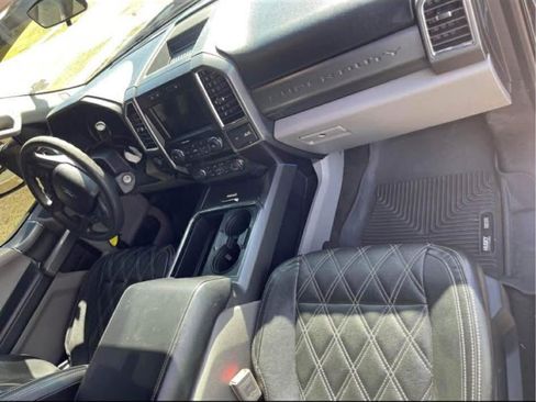 Used 2017 Ford F250 XLT w/ XLT Premium Package image 4