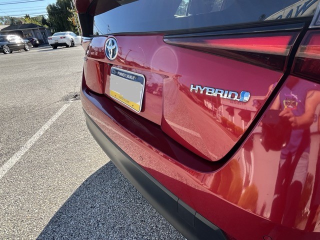 Used 2021 Toyota Prius LE FWD image 28