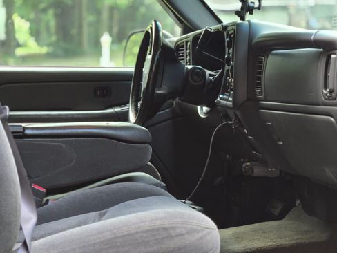 Used 2004 Chevrolet Silverado 2500 LS w/ Snow Plow Prep Package image 5