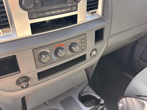 Used 2007 Dodge Ram 1500 Truck SLT RWD image 9