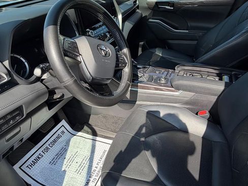 Used 2021 Toyota Highlander Platinum AWD/4WD image 5