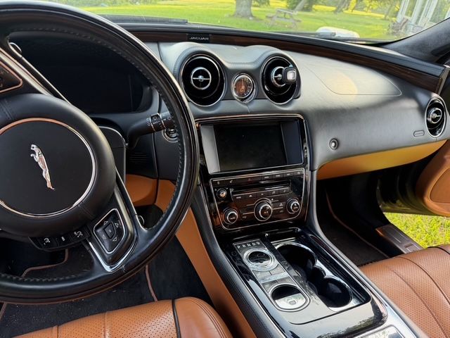 Used 2015 Jaguar XJ L Portfolio RWD image 13