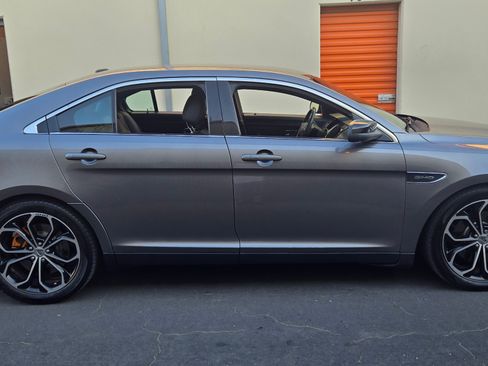 Used 2013 Ford Taurus SHO image 9