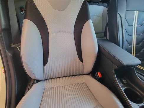 Used 2017 Toyota Prius Two image 15