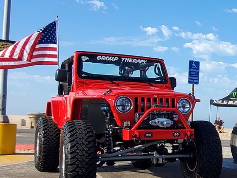 Used 2006 Jeep Wrangler Unlimited w/ Premium Audio Group image 5