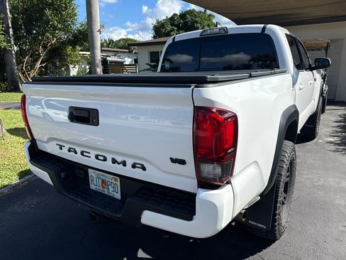 Used 2019 Toyota Tacoma TRD Off-Road image 8