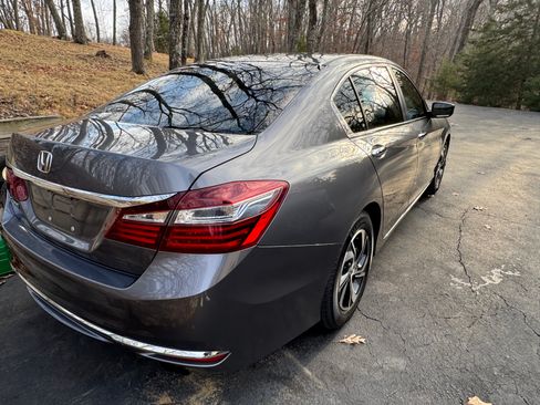 Used 2017 Honda Accord LX image 8