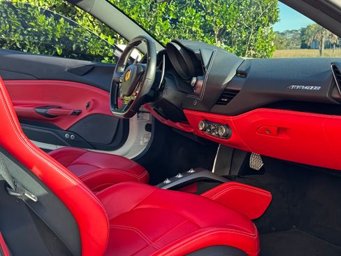 Used 2018 Ferrari 488 GTB image 15