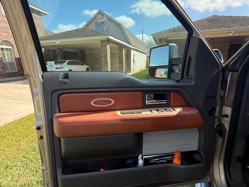 Used 2012 Ford F150 XLT w/ XLT Chrome Pkg image 12