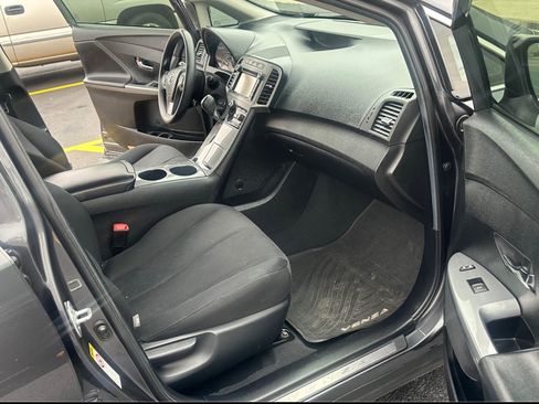 Used 2013 Toyota Venza LE w/ LE Convenience Pkg image 12