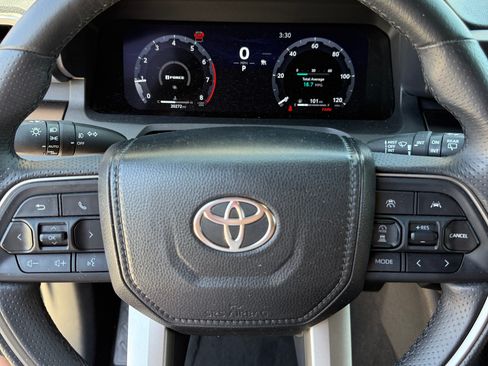 Used 2025 Toyota 4Runner TRD Off-Road AWD/4WD image 8