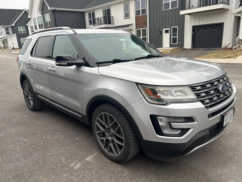 Used 2016 Ford Explorer XLT w/ Equipment Group 202A image 2