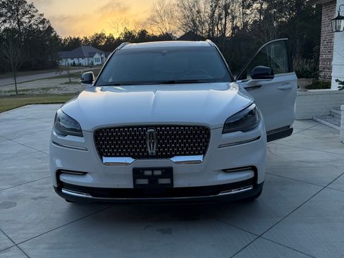 Used 2023 Lincoln Aviator Reserve w/ Equipment Group 201A image 4