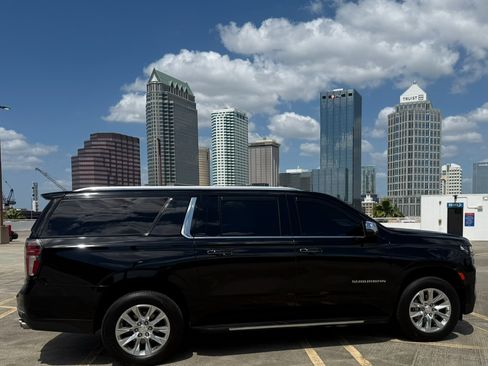 Used 2023 Chevrolet Suburban Premier image 4