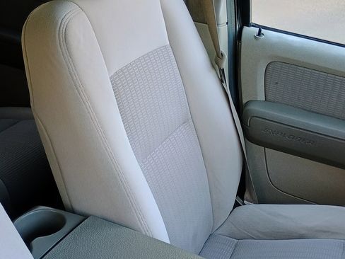 Used 2006 Ford Explorer XLT image 28