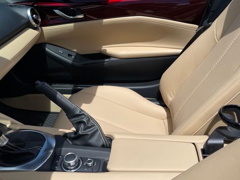 Used 2025 MAZDA MX-5 Miata w/ Weather Package RWD image 12