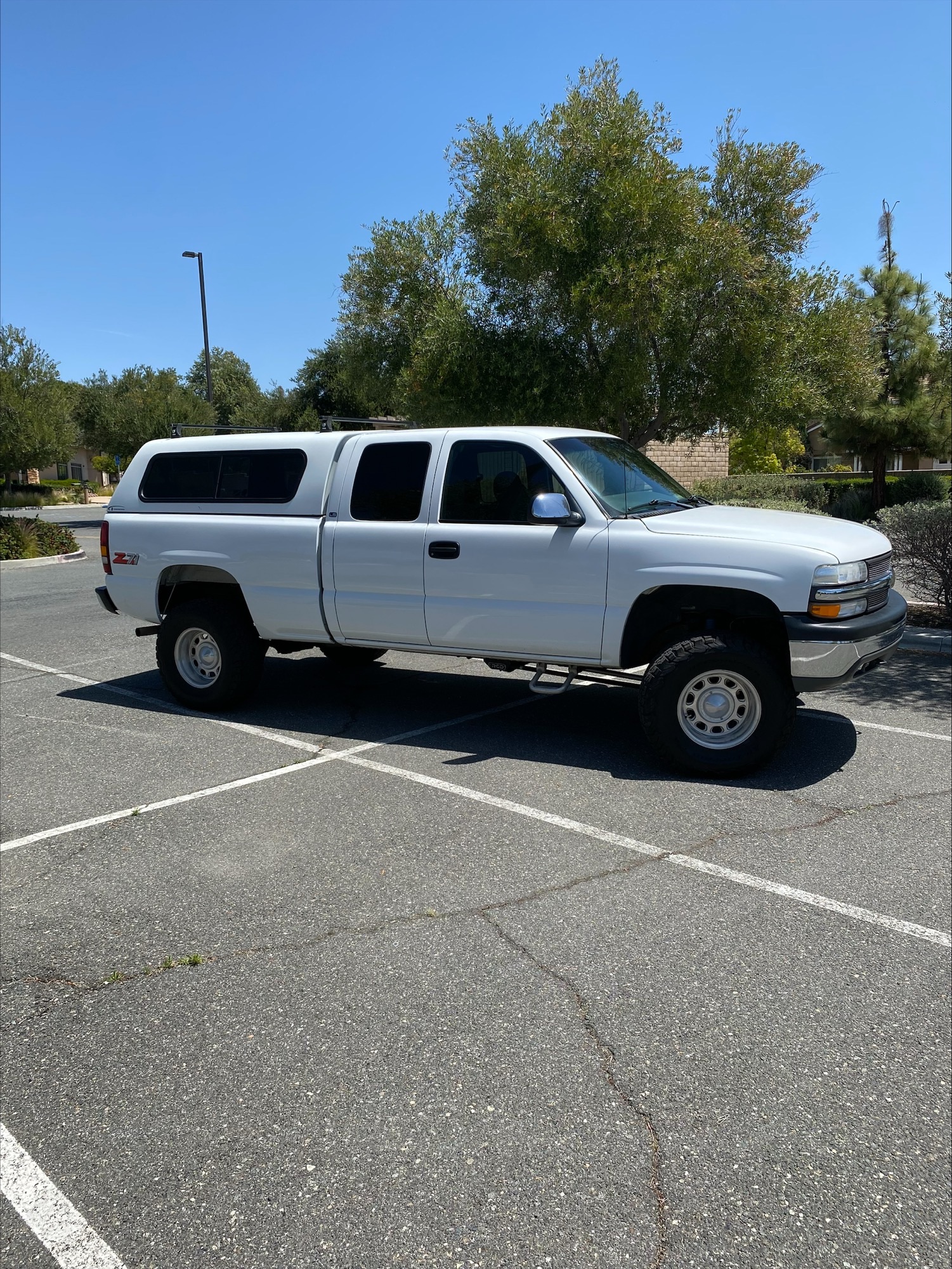 Used 2000 Chevrolet Silverado 1500 LS w/ Off-Road Chassis Pkg AWD/4WD image 2