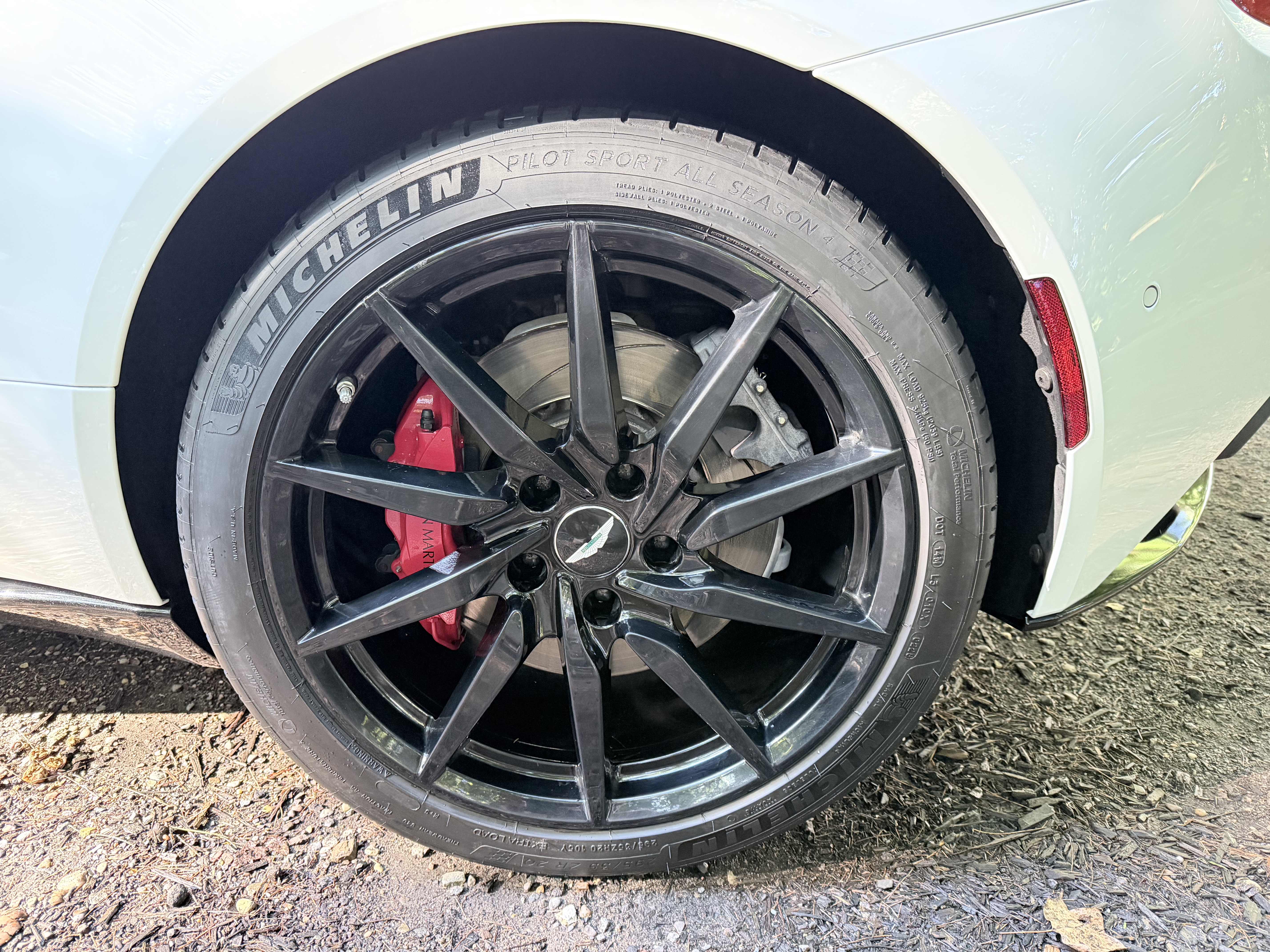Used 2018 Aston Martin DB11 V12 RWD image 29