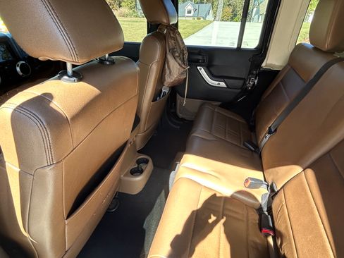 Used 2011 Jeep Wrangler Unlimited Rubicon w/ Call of Duty Group image 14