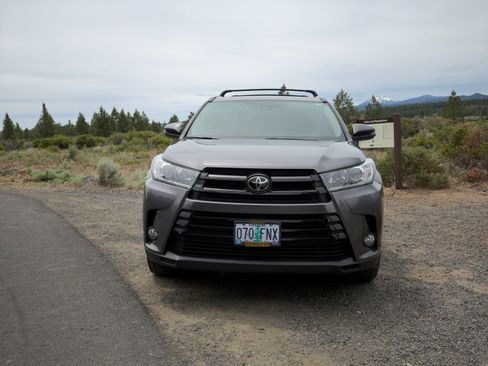 Used 2018 Toyota Highlander SE AWD/4WD image 2