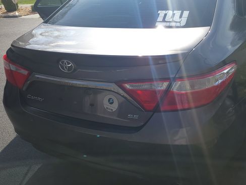 Used 2016 Toyota Camry SE image 10