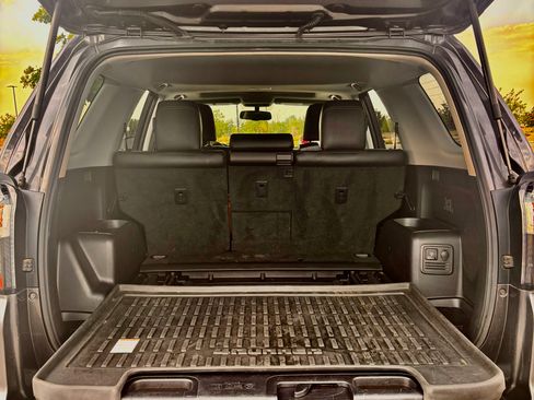 Used 2017 Toyota 4Runner Limited AWD/4WD image 9
